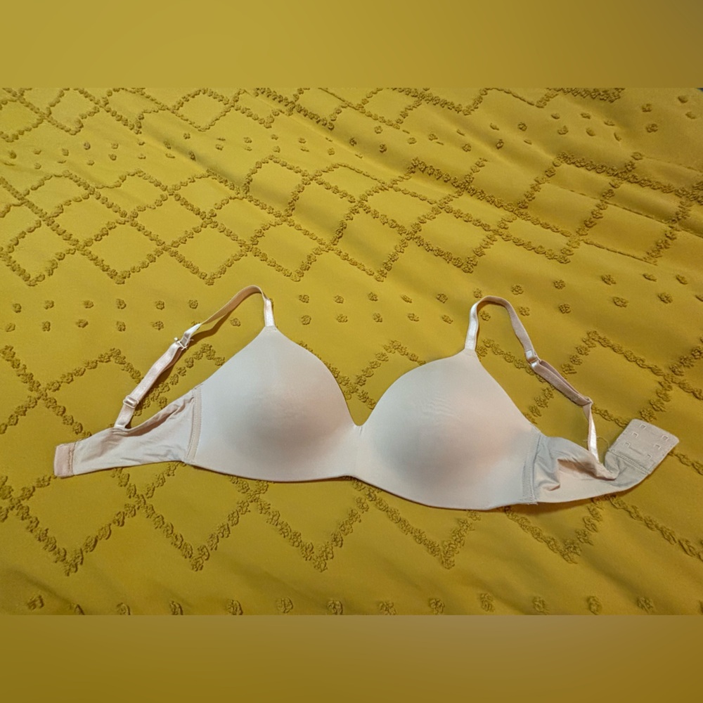 Auden- light cream padded bra 34DD